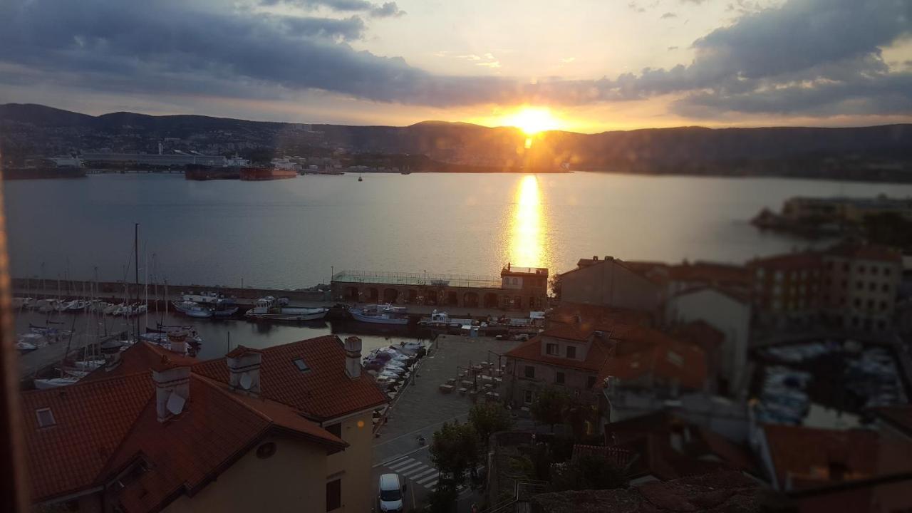 Castello Di Muggia Bed & Breakfast Bagian luar foto
